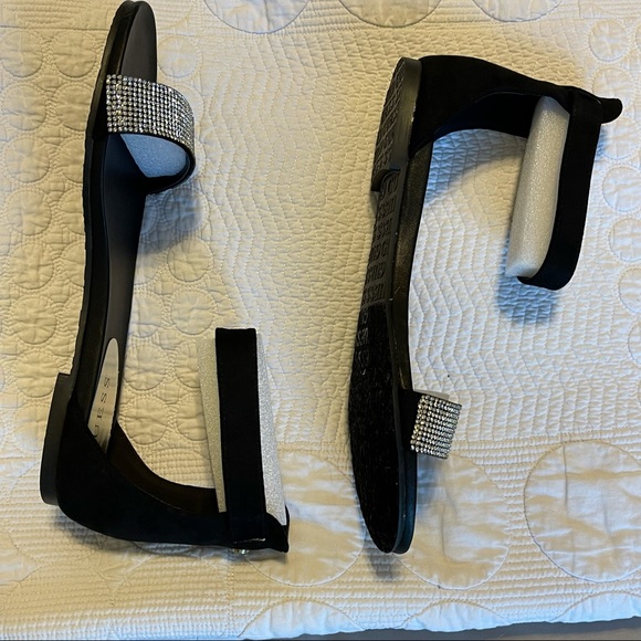 GUESS Nikki Double-Strap Flat Sandals NWOT Sz 8.5 - Picture 6 of 16